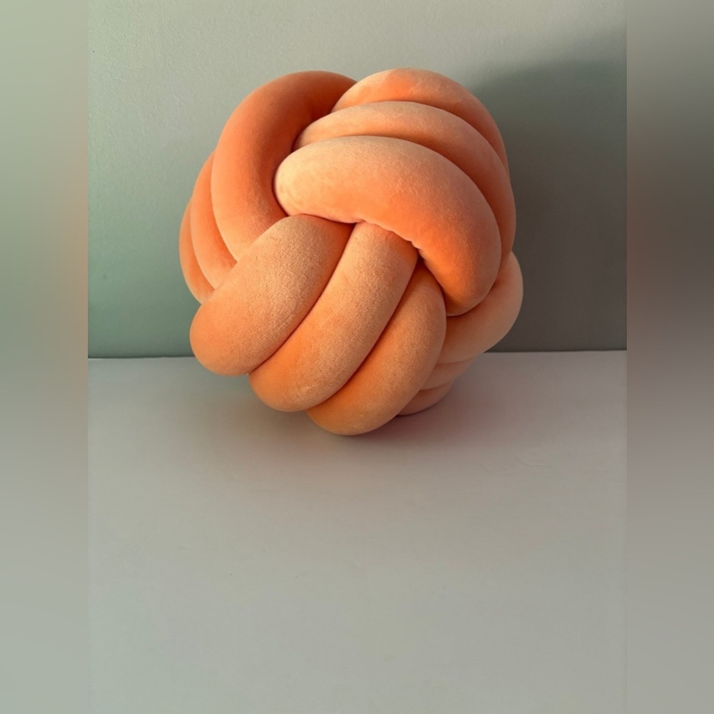 Knotted throw pillow NWOT